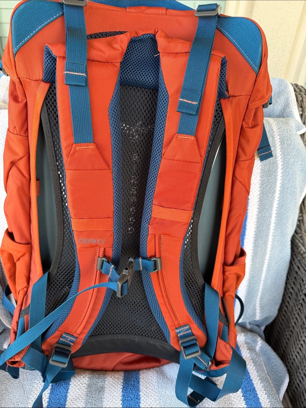 OSPREY Orange w/ Blue Accents Tropos Backpack/Daypack - Picture 7 of 8